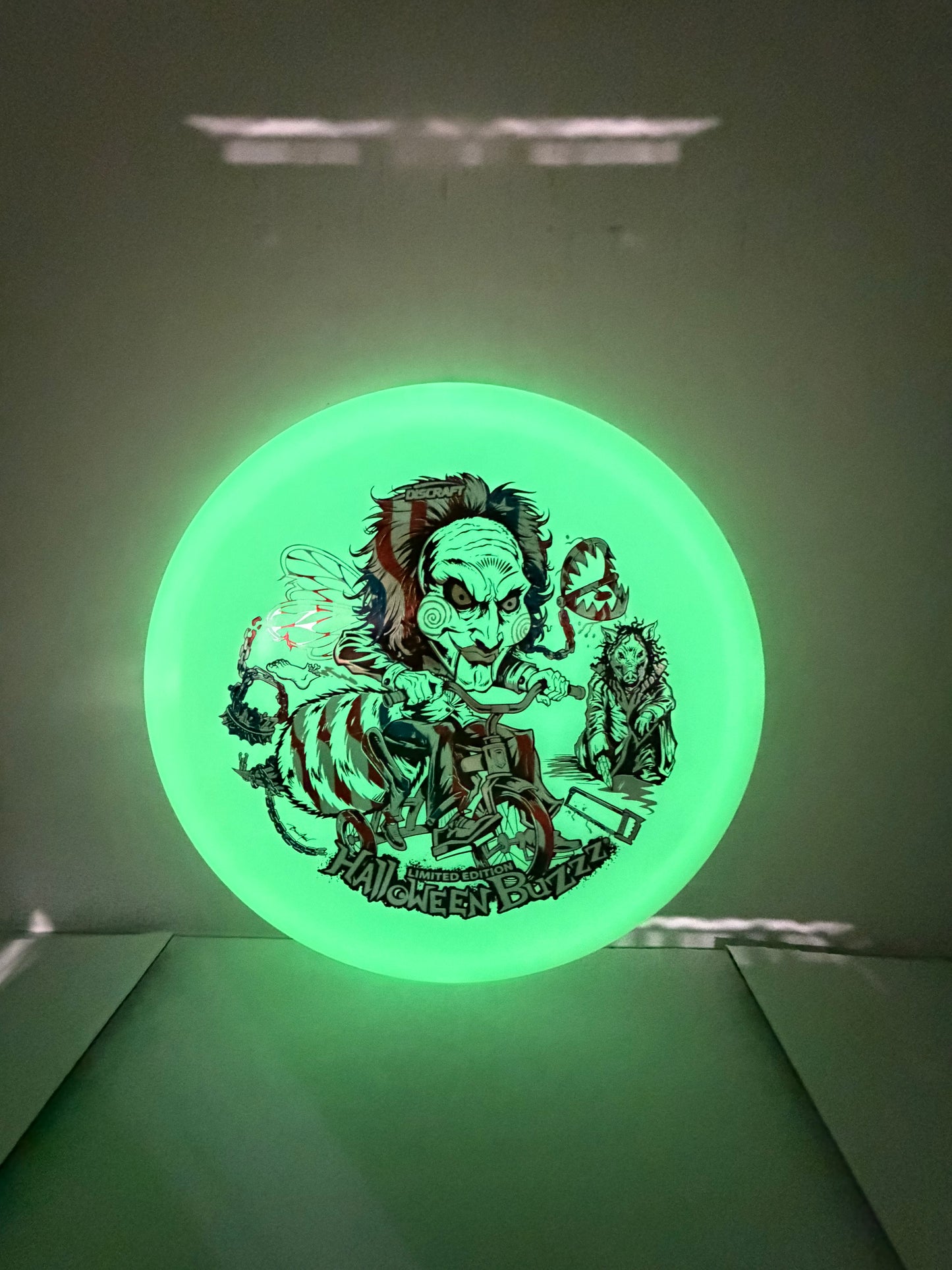Discraft Buzzz Mega Glo 179g Halloween '26 Midrange