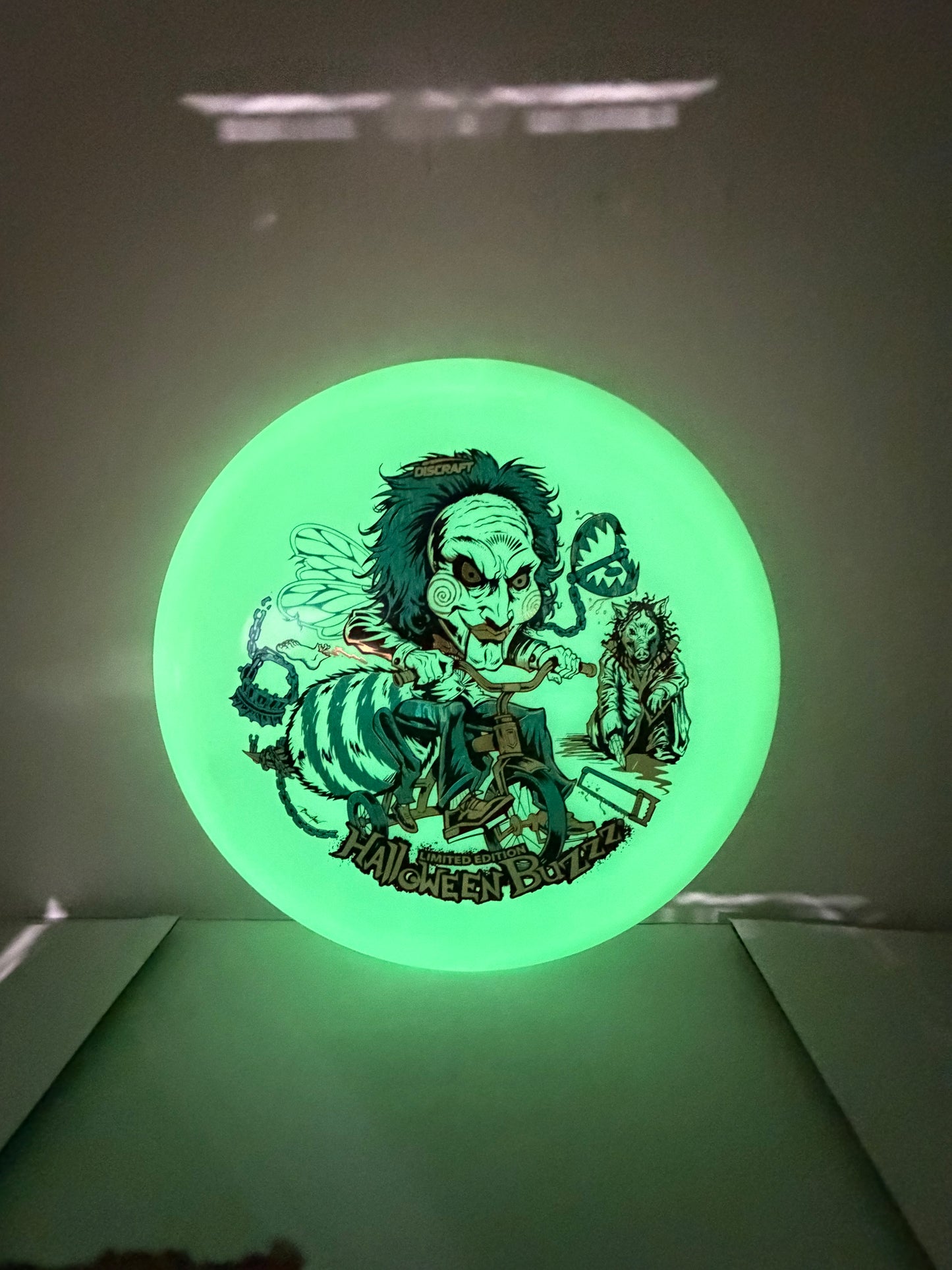 Discraft Buzzz Mega Glo 180g Halloween '26 Midrange